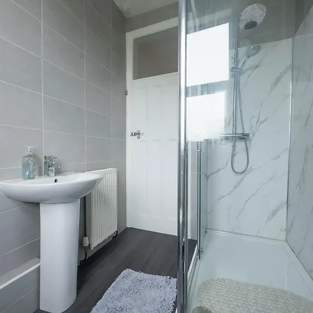 Spacious 3 Bedroom House Southend-on-Sea Exterior photo